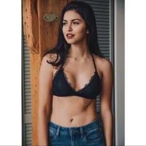 ♥ 680-A ♥ (XS/S) T-Strap Back Lace Plunge Bralette